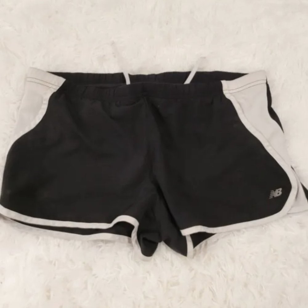 New Balance White & black SHORT